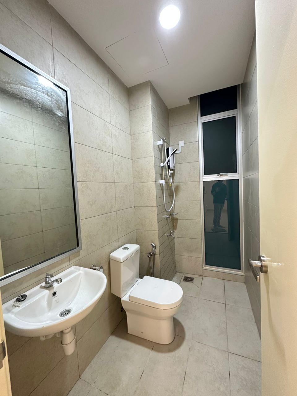【ANGGUN LUMAYAN】 Quad Room (Air-cond Hostel)