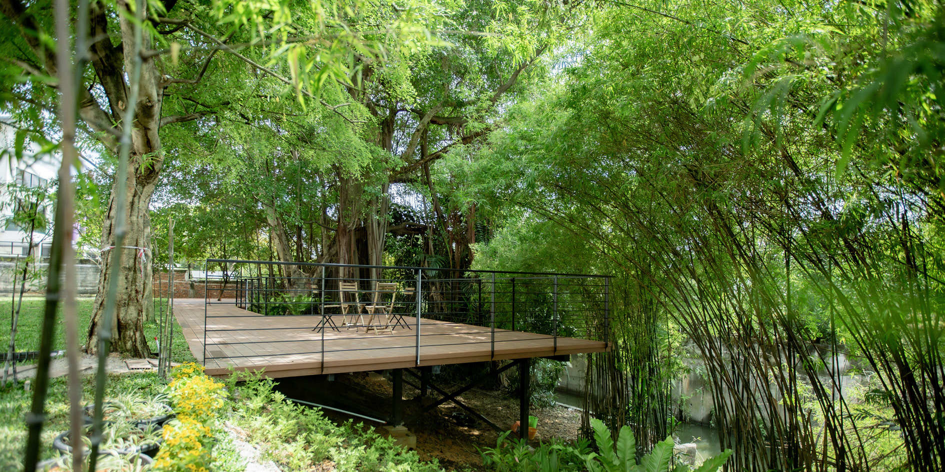 Apartment/Condominium/Townhouse