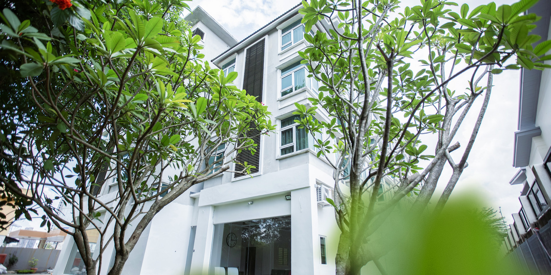 Apartment/Condominium/Townhouse