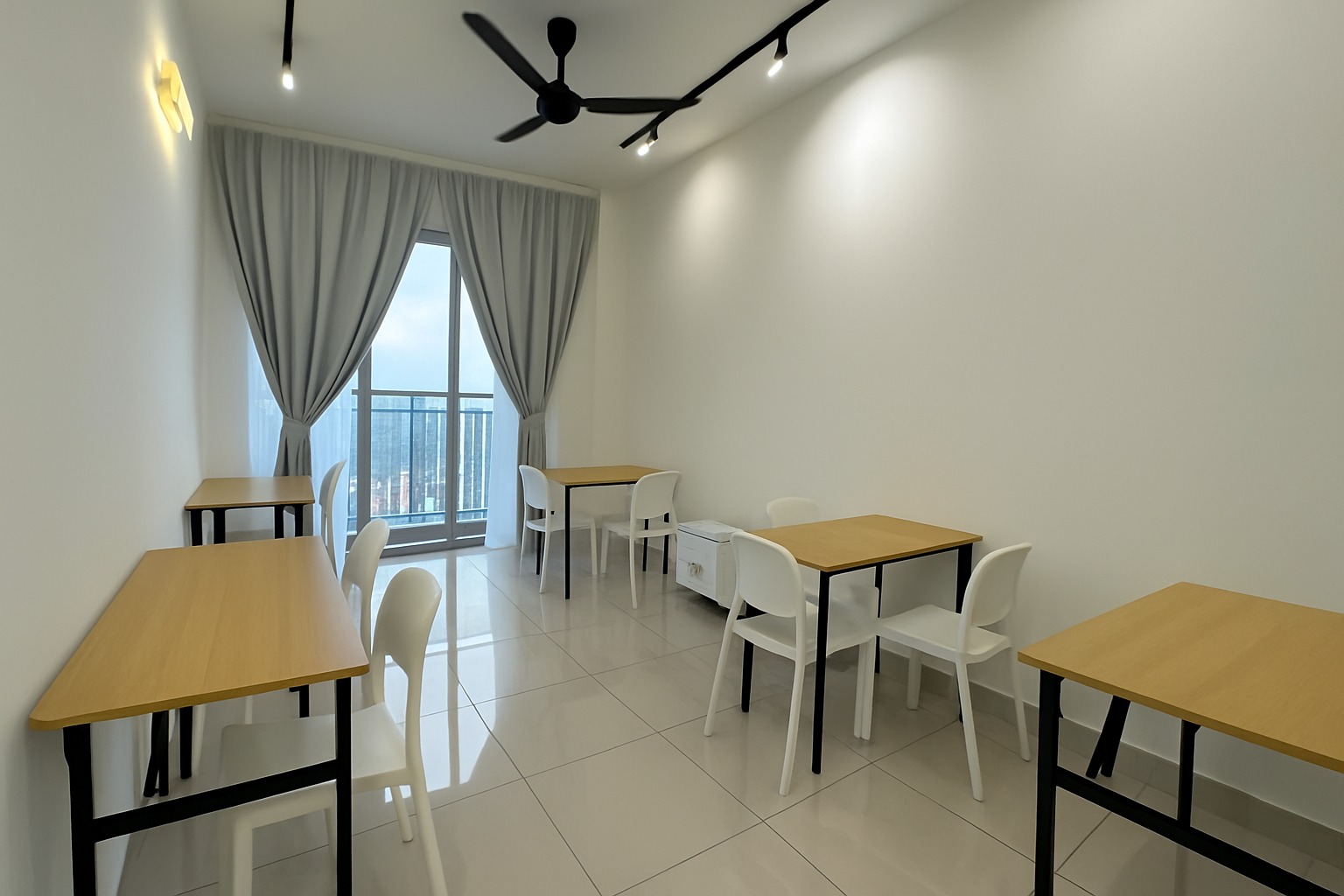 【ANGGUN LUMAYAN】 Twin Room (Fan Hostel)