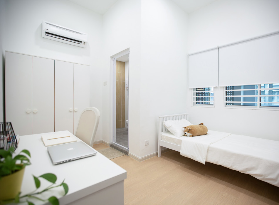Apartment/Condominium/Townhouse