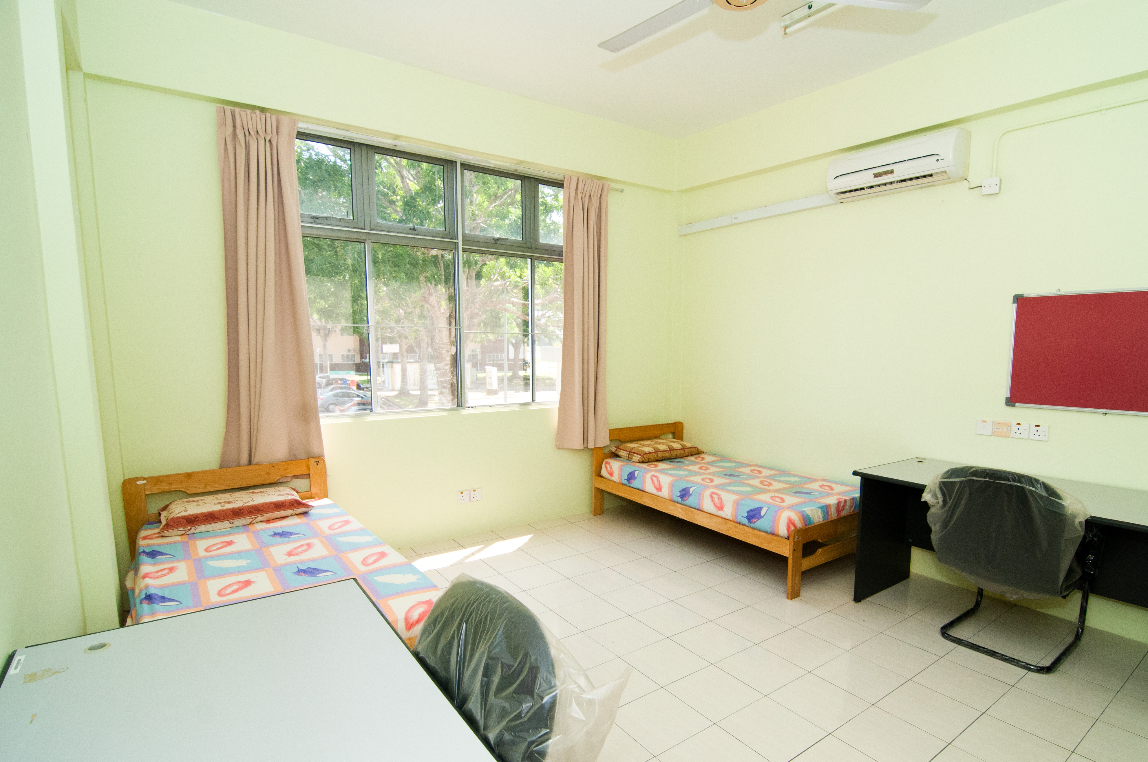 Lakeside Apartment 1 (Twin sharing room air-conditioned)