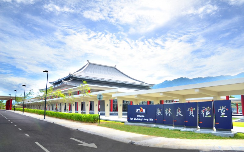 The magnificent Tun Ling Hall was completed in 2012 and can accommodate 3,500 people for students to carry out activities.
