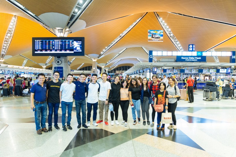 Students flying to Aachen to continue their German language program