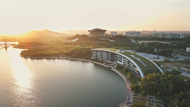 Heriot-Watt University Malaysia lakeside campus in Putrajaya boasts of its captivating view and environment that is best suited for nurturing the next generation of leaders.