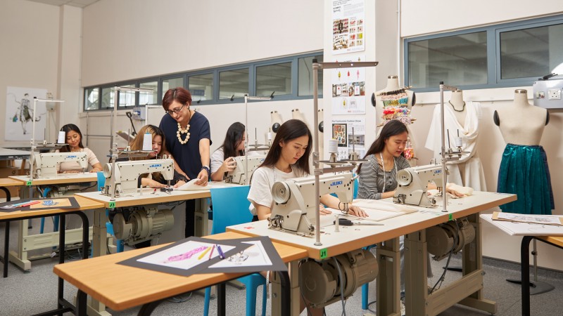 Faculty of Design and Built Environment
Arts and Design - Fashion Studio
Student using the equipment in Fashion Studio for projects will be under close supervision from experienced, full-time technicians. 
The safety and hygiene of the students are prioritized.