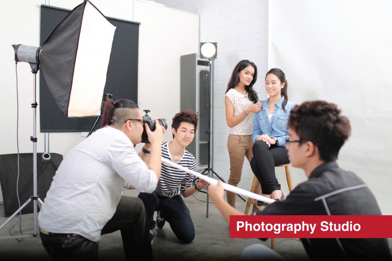 Faculty of Business, Hospitality and Communication
Mass Communication-Photo Studio
Mass Communication students will pick up vital Photography skills and knowledge during their classes at the Photography Studio.
Be industry relevant and employable