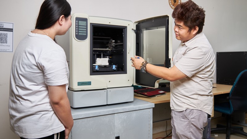 Faculty of Design and Built Environment
Arts and Design - 3D Printing Studio
Student using the 3D Printing Machine for projects will be under close supervision from experienced, full-time technicians. 
The safety and hygiene of the students are prioritized.