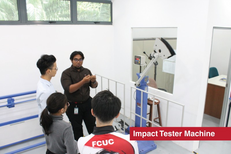 Faculty of Engineering and Computing
Engineering-Impact Tester Machine
Industry experienced lecturers explain and guide students in experiment
When using the equipment located in the Engineering Lab, FEC students will receive guidance from various faculty staff.