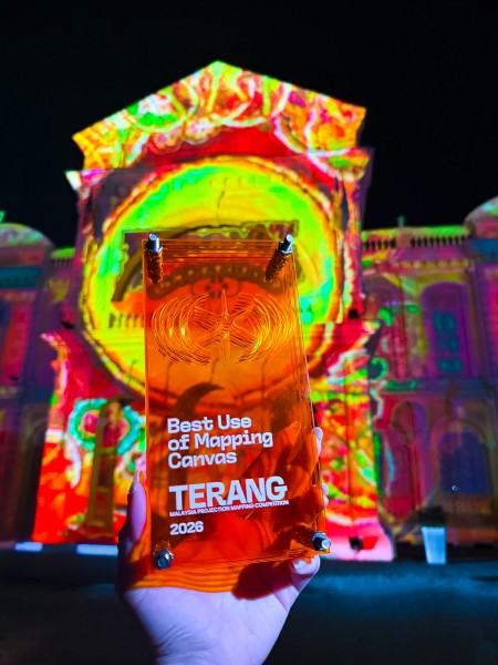 荣获 Terang 2026 「最佳投影映射画布运用奖」（Best Use of Mapping Canvas）
