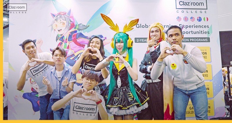 A group of students are happily participating comic fiesta with Famous Cosplayer