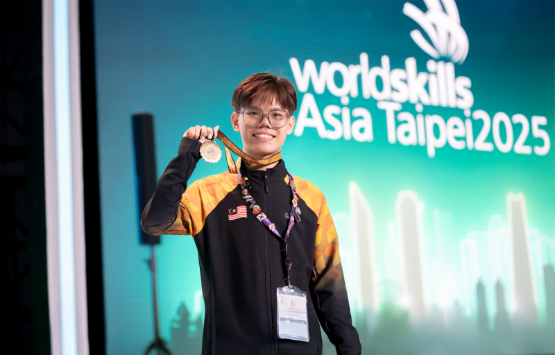 学生代表马来西亚参加 3D Digital Game Art 项目，并于 2025 年台北 WorldSkills Asia 荣获金牌。