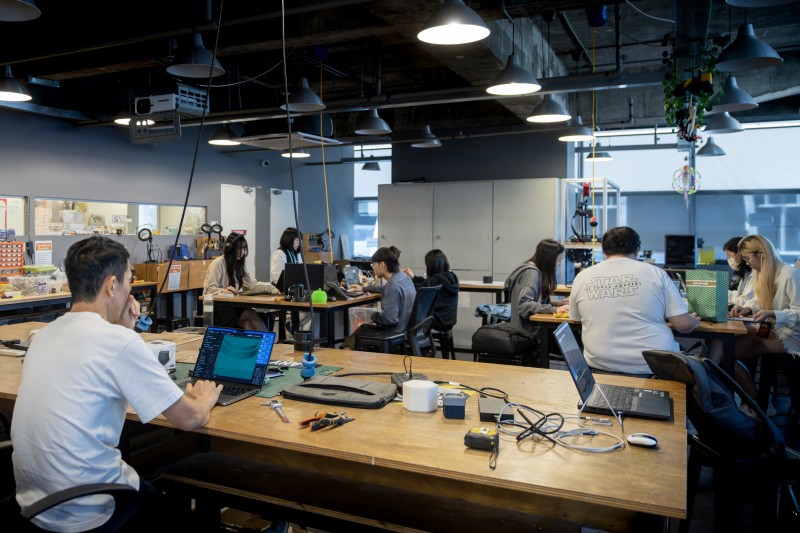 The Fab Lab is an industry-standard space complete with tools such as 3D printers and laser cutters to help students merge their creative ideas with the latest technology, ensuring a practical hands-on experience and amazing outcome.