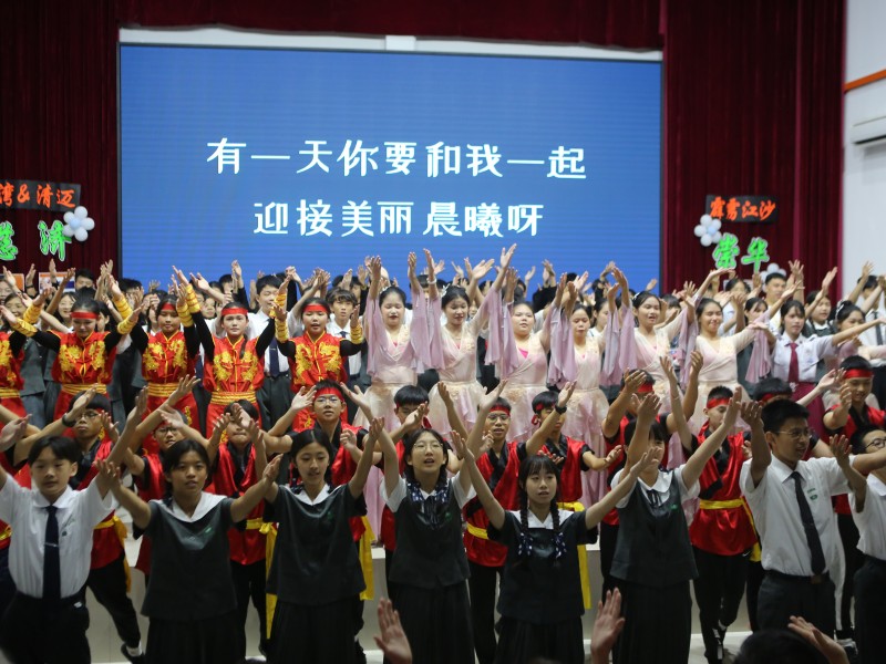 台湾慈大附中、泰国清迈慈济学校到本校进行3国3校师生交流和演出。