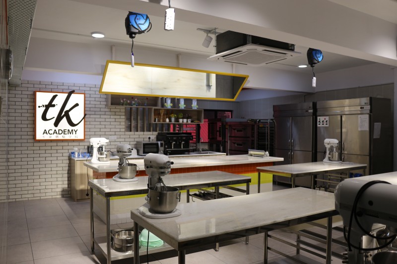 Our institution offers four modern, fully equipped practical kitchens, where students can refine their baking skills and craftsmanship using state-of-the-art facilities, ensuring each practice session meets professional standards