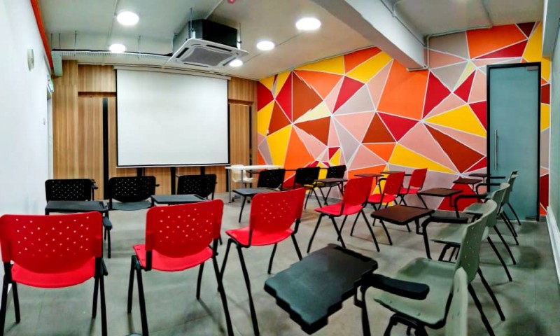 A theoretical classroom setting where students only need to attend one day of classes per week, offering more opportunities to practice in the kitchen