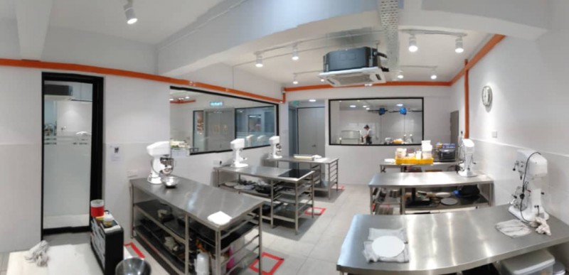 Students will practice baking in state-of-the-art, modern kitchens, with classes personally taught by the coaches of the Malaysian National Pastry Team. Each course is meticulously designed to meet market demands, ensuring students acquire the most practical skills