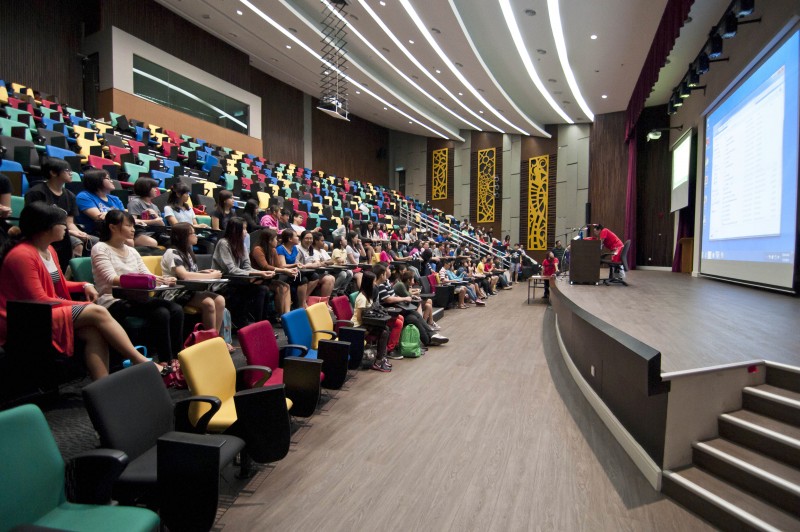 Auditorium that hosts up to 400 people