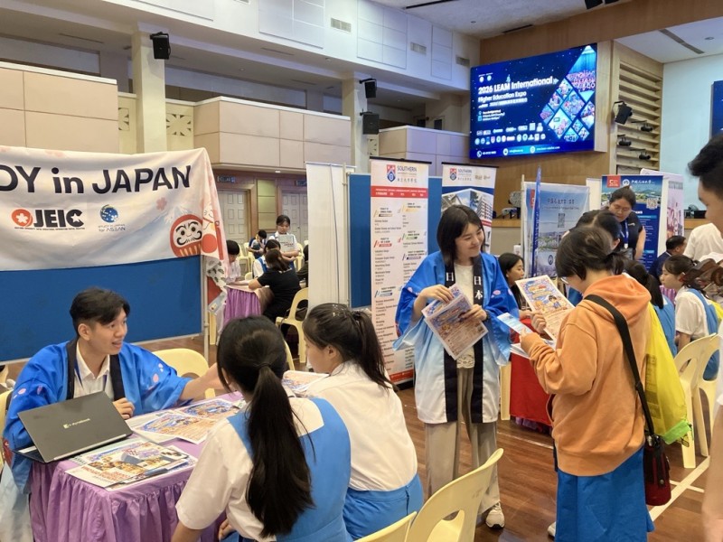 在教育展上宣传日本留学