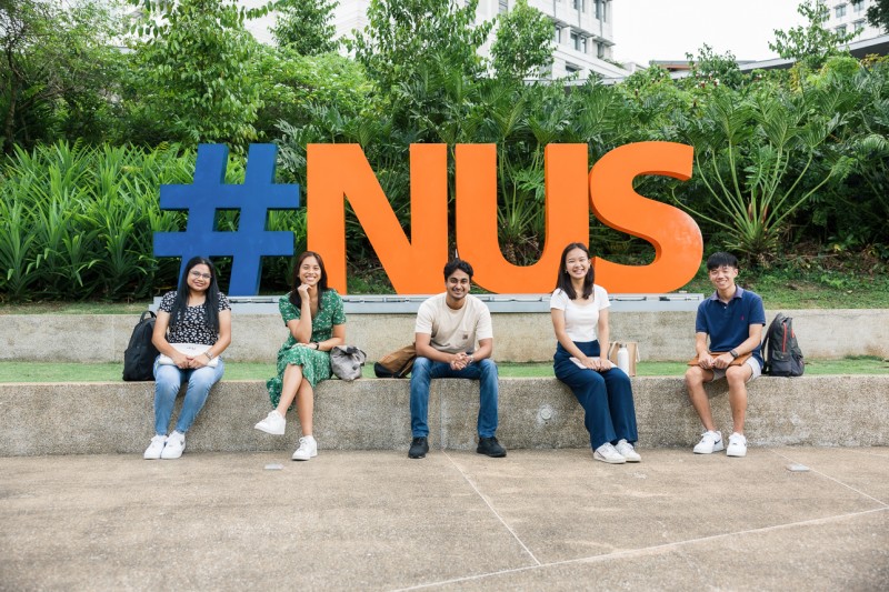 新加坡国立大学致力于提供广泛和具有包容性的教育环境，以助学生达到他们的极致。