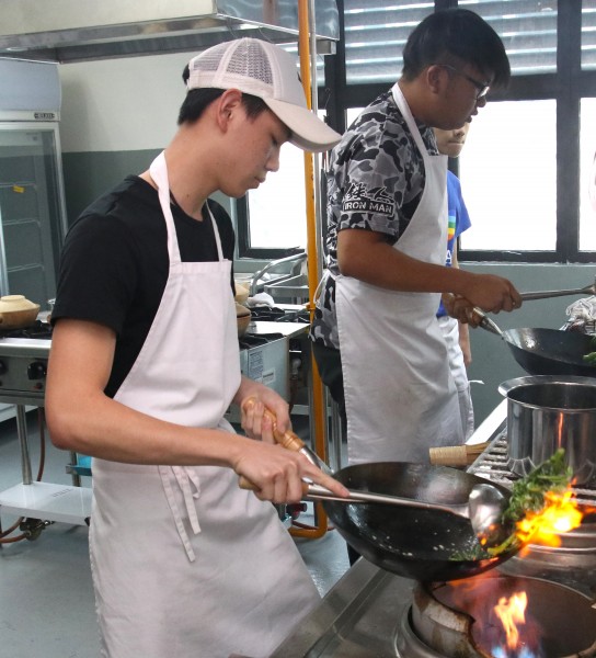 东方厨艺学院特别提供的“中餐厨艺试读班”，让学生亲身体验厨艺学生的学习生涯同时也对该院所提供的课程及服务有更深一层了解。