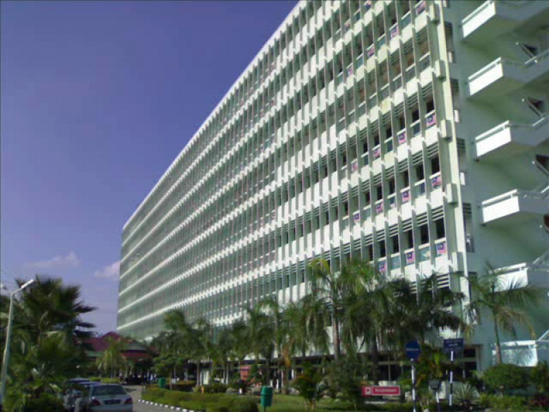 位于吉兰丹古邦阁亮的理大医学院就建在理大医院（Hospital Universiti Sains Malaysia）旁边，方便医药和保健系的学生进行实习。